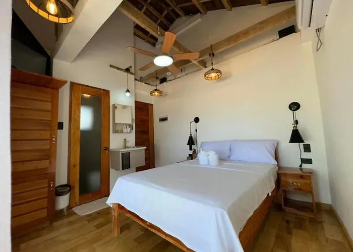 Hydrogen Bar And Resort San Francisco (Cebu)